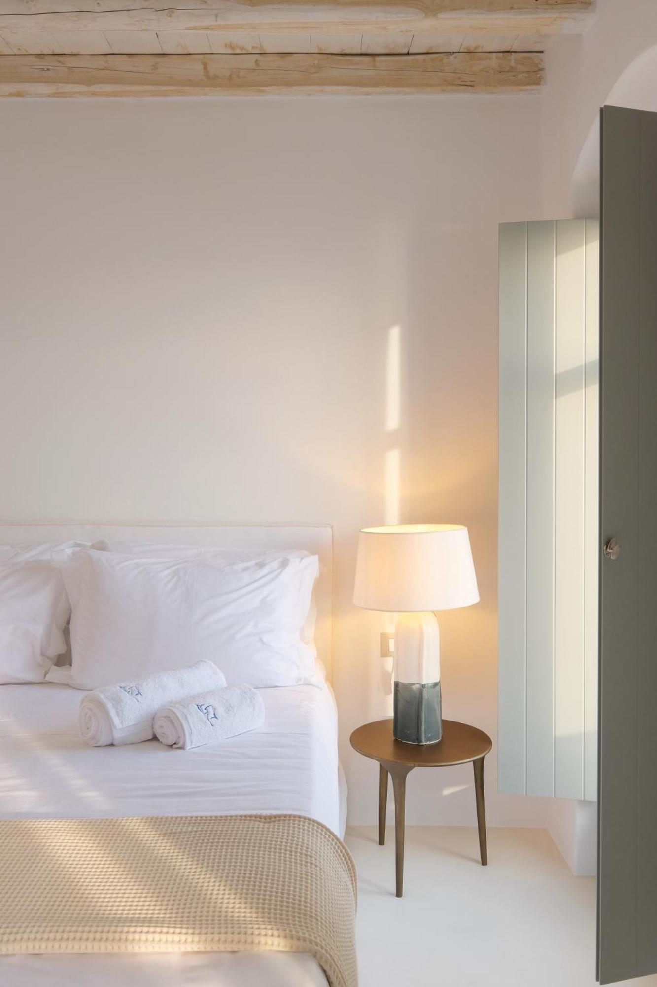 פלאקה Odyssey Rock Milos Sunset Suites מראה חיצוני תמונה