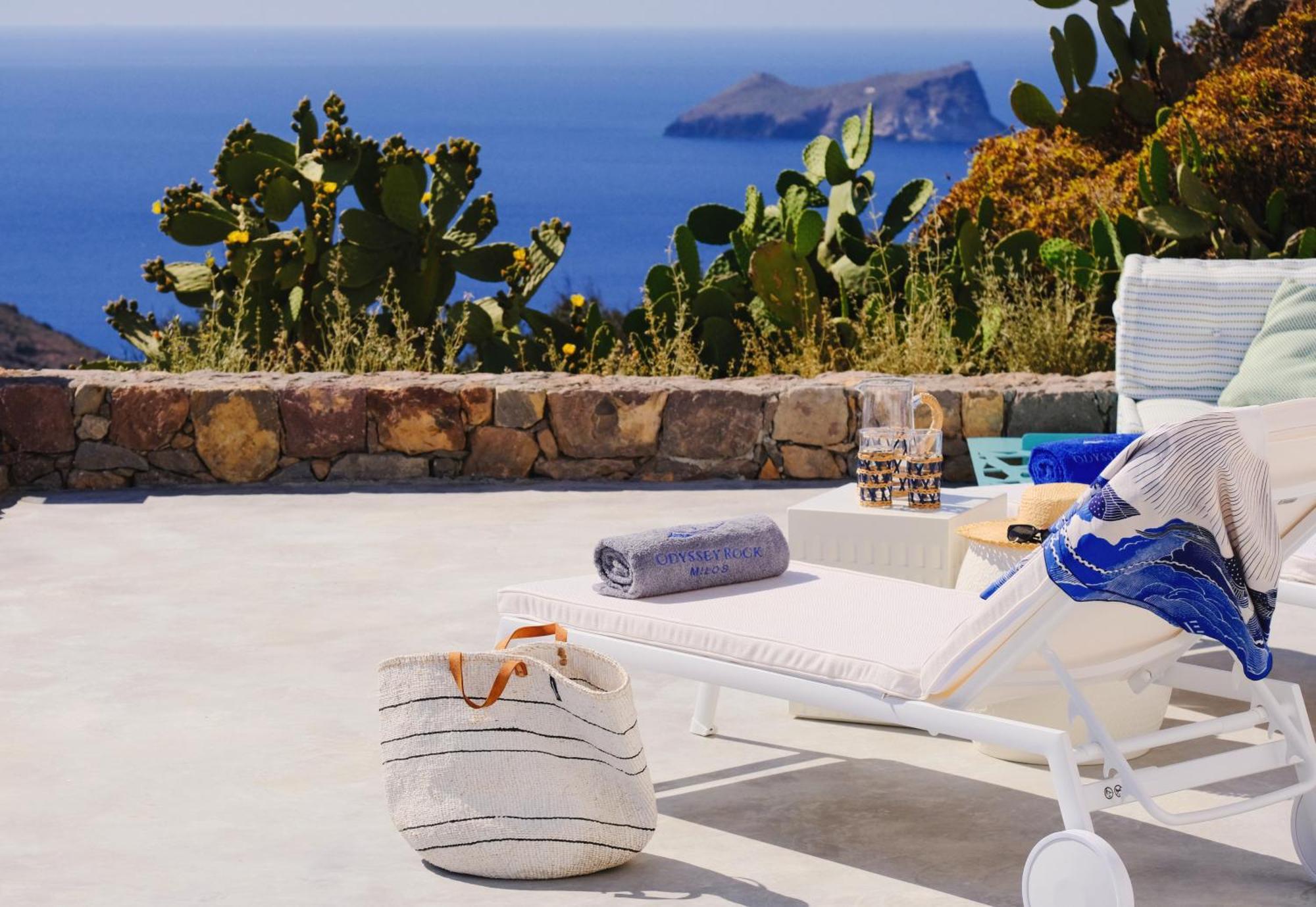 פלאקה Odyssey Rock Milos Sunset Suites חדר תמונה