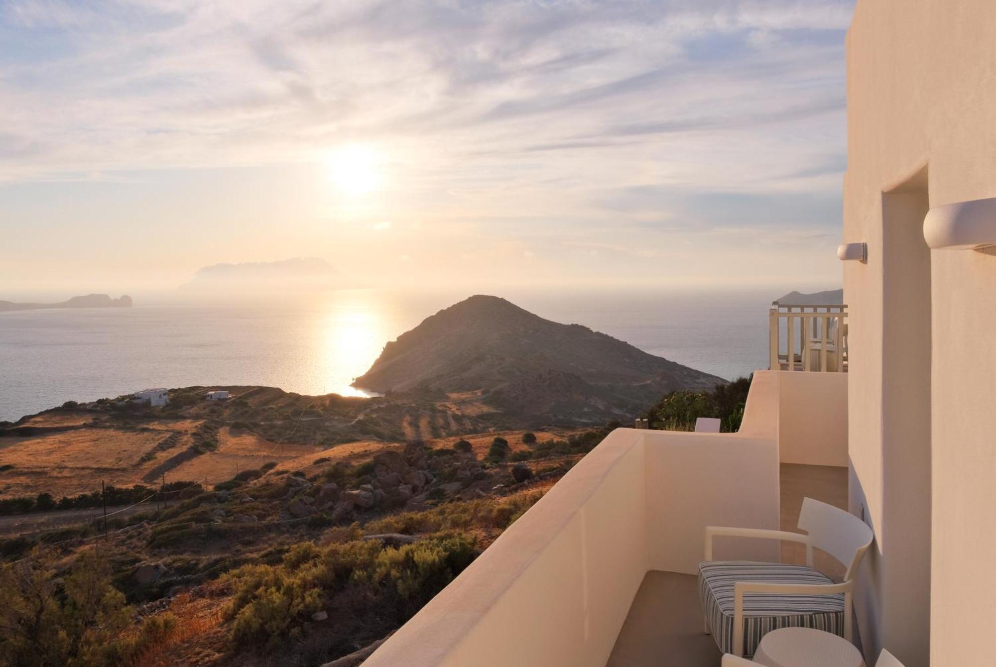 פלאקה Odyssey Rock Milos Sunset Suites חדר תמונה